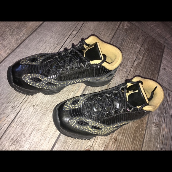 Nike Women’s Air Jordan 11 Retro Low 6.5 black - Picture 2 of 5